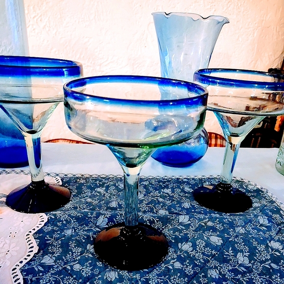 3 Vintage Beautiful BLUE GLASS MARGARITA GLASSES!! 🤩 - Picture 6 of 6
